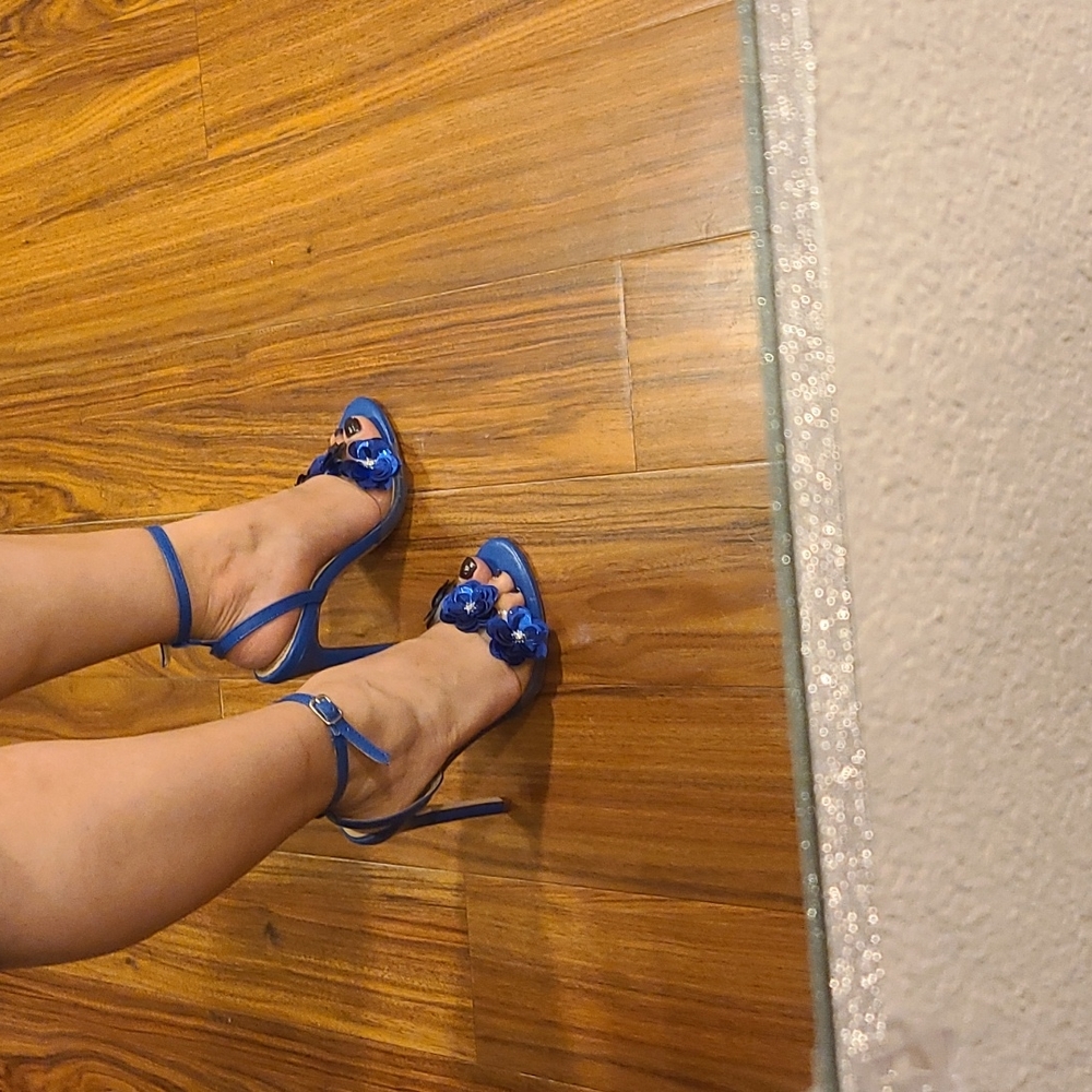 Heels - Picture 6 of 7